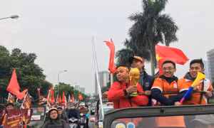 Dàn xe Jeep 'chất lừ' trên phố Hà Nội tiếp lửa cho đội tuyển Việt Nam