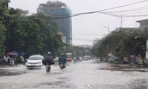 Đêm 25/8, cả nước có mưa rào và dông, đề phòng tố, lốc 