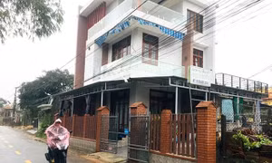 Ở nhà một mình, bé gái 10 tuổi bị tên cướp đột nhập đâm nguy kịch