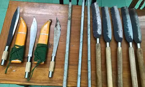 Mang một bao mã tấu đi 'giải quyết ân oán' trong đêm