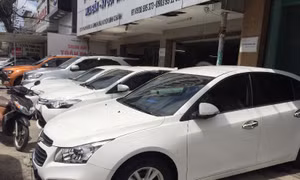 Cò lái 'chảnh chọe' dịp cận Tết, dân buôn xe cũ 'toát mồ hôi'