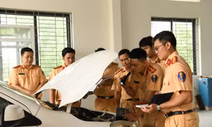 Cục Cảnh sát giao thông tiếp tục chi viện cho ngành đăng kiểm