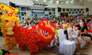 Mang Trung thu đến với bệnh nhi Viện huyết học