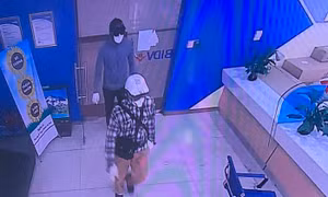Hình ảnh đầu tiên về 2 tên cướp 900 triệu từ ngân hàng BIDV