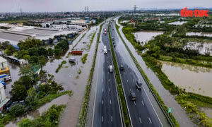 Cao tốc Pháp Vân - Cầu Giẽ đoạn Km191 - Km192m ngập sâu, phương tiện hạn chế đi qua