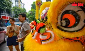 Hà Nội: Đồ chơi Trung Thu tràn ngập phố Hàng Mã, giá cả bình ổn