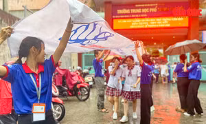 Đề tiếng Anh không khó, thí sinh vui vẻ kết thúc môn thi cuối