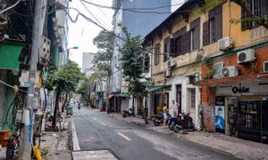 Phố Trúc Bạch (Hà Nội) sau gần 1 ngày cách ly vì có bệnh nhân nhiễm dịch COVID-19