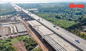 Hà Nội: Hạn chế nhiều tuyến đường trong đêm để vận chuyển dầm cầu Vĩnh Tuy 2
