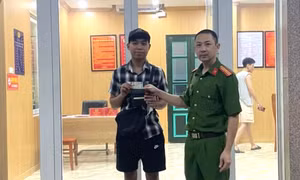 Trao trả tài sản cho người dân bị thất lạc nhờ tra cứu ứng dụng VNeID