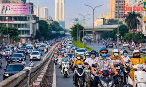 Phố phường Hà Nội nhộn nhịp trong ngày đầu nới lỏng giãn cách