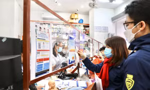 Hà Nội kiểm tra đột xuất, phát hiện cơ sở bán thuốc trị COVID-19 không có nguồn gốc