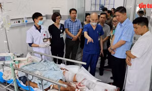 Hà Nội: Kịp thời thăm hỏi động viên các nạn nhân trong vụ nổ tại Yên Phụ