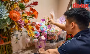 Hoa nhập khẩu tiền triệu hút khách dịp 20/10