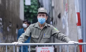 Một người sống cùng khu với bệnh nhân COVID-19 số 714, đã bỏ trốn