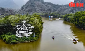 Tập huấn lái đò Chùa Hương: Đặt an toàn du khách lên hàng đầu