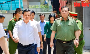 Lãnh đạo TP Hà Nội thăm, động viên gia đình các chiến sĩ hy sinh trong vụ cháy tại Cầu Giấy
