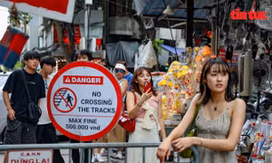 Hà Nội siết chặt quản lý hoạt động cà phê đường tàu