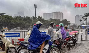 'Biển nước' Mỹ Đình trong bão số 10