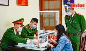 Xử phạt nhóm thanh niên 'vô tư' bỏ khẩu trang nơi công cộng