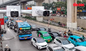 Ảnh 360 độ: Thí điểm phân luồng và lắp camera phạt nguội tại ngã tư 'siêu ùn tắc"