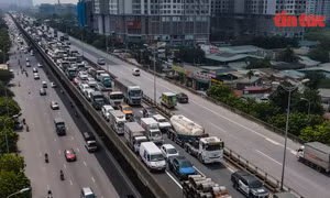 Hà Nội: Vành đai 3 ùn tắc kéo dài trong ngày đầu thực hiện Chỉ thị 15