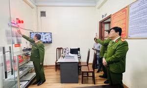 Lắp chuông báo động chống trộm tại các tiệm vàng ở Hà Nội