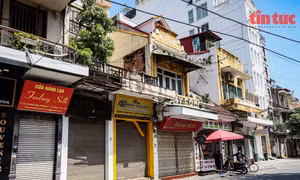 Hà Nội: Các tuyến phố 'thời trang' đìu hiu trong ngày đầu mở cửa trở lại