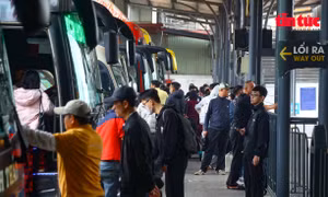 Cao điểm Tết Bính Ngọ 2026: Hà Nội xiết chặt an ninh, chống ùn tắc quanh các bến xe