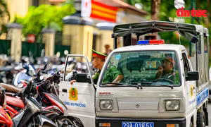 Ba Đình xử phạt nghiêm bãi đỗ xe 'mất tự chịu'