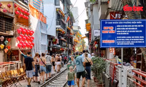 Hà Nội: Xử lý hoạt động kinh doanh, tụ tập đông người tại phố 'Cà phê đường tàu'