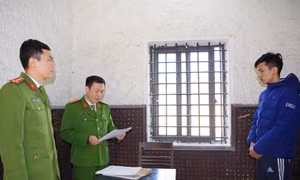 Khởi tố đối tượng đâm xe vào Cảnh sát giao thông hòng tránh chốt kiểm tra cồn