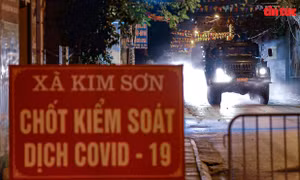 Xuyên đêm phun khử trùng xã Kim Sơn có 4 học sinh mắc COVID-19