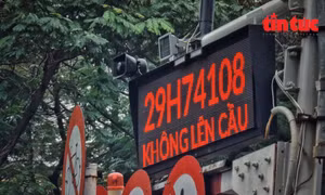 Cận cảnh biển báo thông minh tại các 'điểm đen' giao thông ở Hà Nội