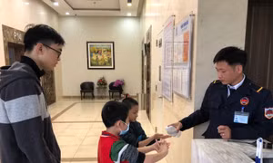 Yêu cầu đeo khẩu trang trong thang máy, phục vụ nước rửa tay miễn phí tại các chung cư