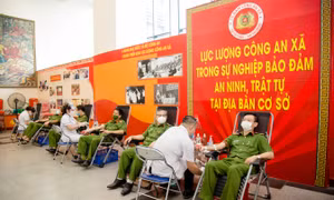 Hàng ngàn người đi hiến máu an toàn dịp giãn cách