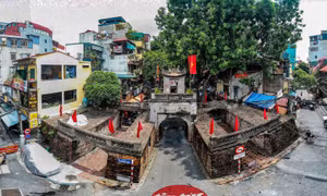 Ảnh 360: Cửa gỗ Ô Quan Chưởng không phải bị đóng vì dịch COVID-19