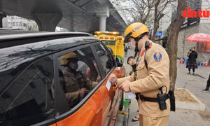 Hà Nội xử phạt ô tô dừng đỗ, đón trả khách sai quy định