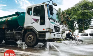 Hà Nội chi 114 tỷ đồng để phun nước rửa đường trở lại