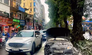 Hà Nội: Xác định nguyên nhân cháy xe Audi trên đường Láng