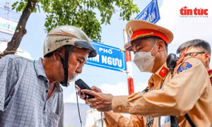 Hà Nội: Liên tiếp phát hiện vi phạm nồng độ cồn vượt mức kịch khung