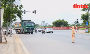 Hà Nội quyết tâm không để xe tải phá nát đường phố