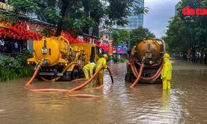 Công nhân thoát nước Hà Nội căng mình ứng trực bão số 5 và phục vụ Đại lễ A80