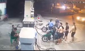 Triệu tập nhóm thanh niên hút thuốc gây cháy tại cây xăng