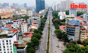 Đường Hoàng Quốc Việt thông thoáng với 8 làn xe sau xén dải phân cách
