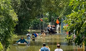 Hà Nội chủ động đáp ứng y tế cho người dân nơi rốn lũ