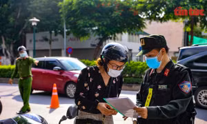 Hà Nội tiếp tục sử dụng giấy đi đường cũ kết hợp cấp giấy mới