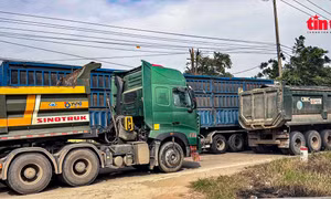 Giao thông Hà Nội 'oằn mình' vì xe quá khổ, quá tải