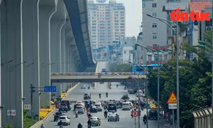 Phố phường Thủ đô thênh thang ngày 29 Tết