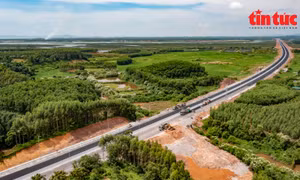 Flycam toàn cảnh cao tốc Vân Đồn - Móng Cái dài nhất Việt Nam trước ngày khánh thành
